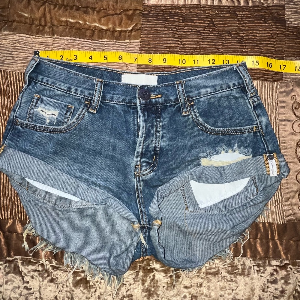 Trendy Frayed Denim Shorts - Picture 7 of 8